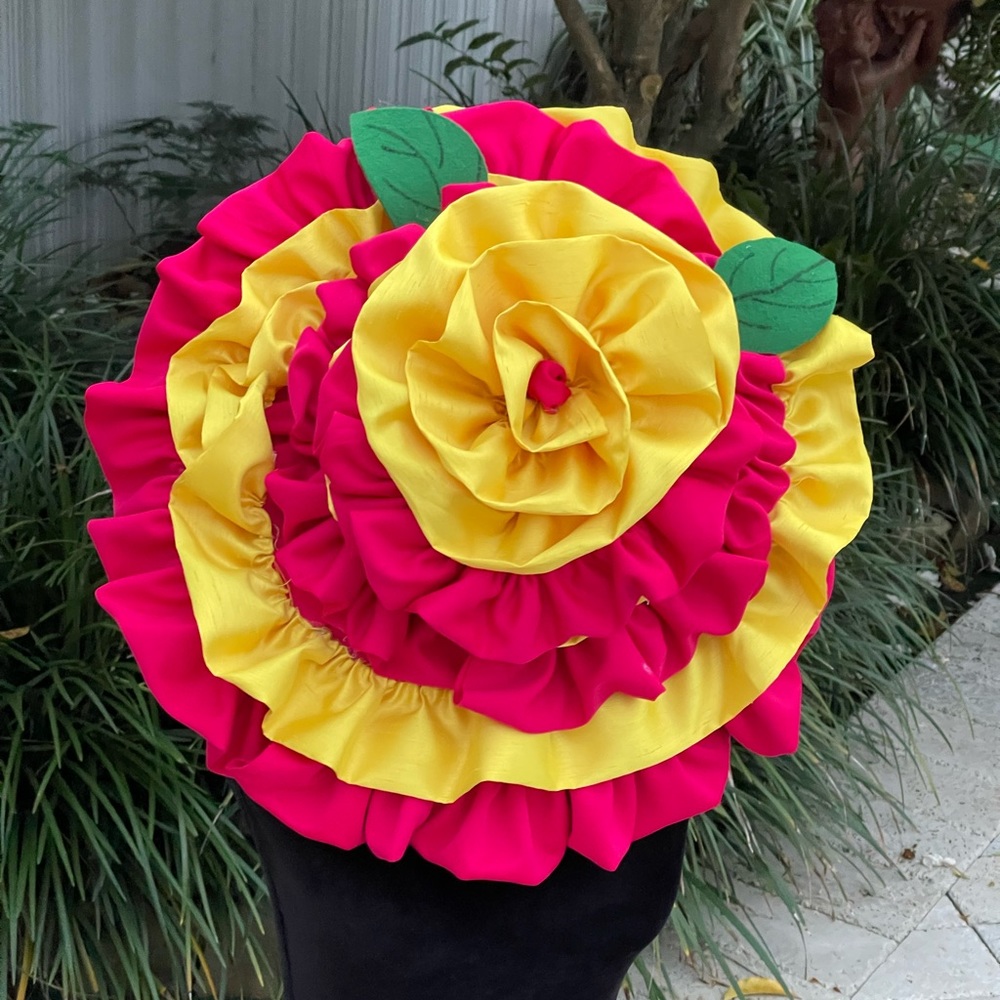 Flower hat. - Picture 3 of 9